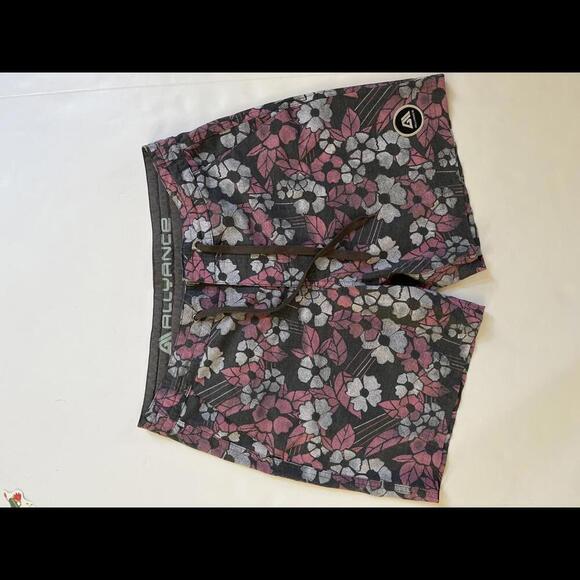 Men's ALLYANCE Board Shorts Size 32 - Picture 1 of 4